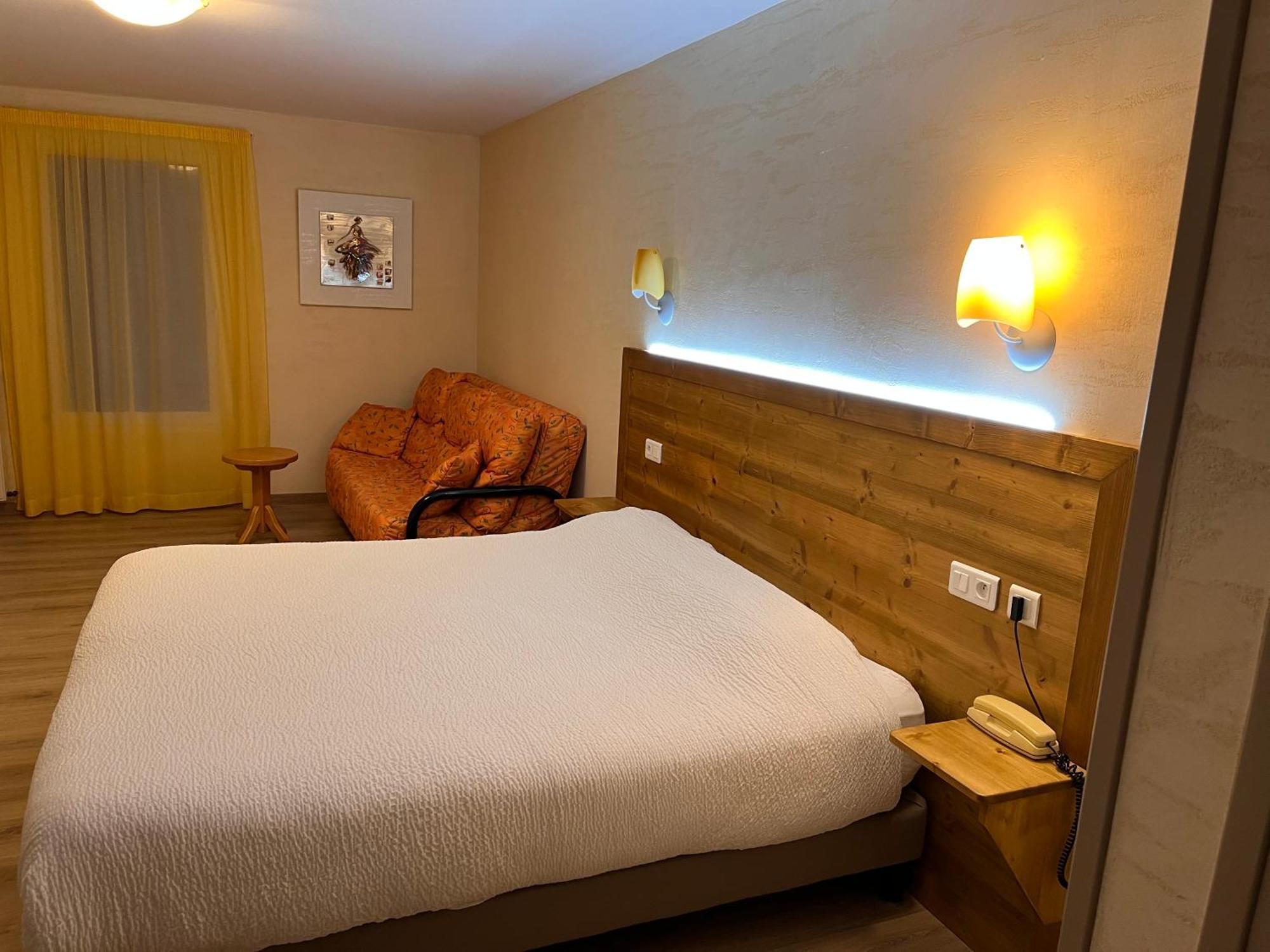Logis Hotel Spa Restaurant Le Provence Lanarce エクステリア 写真