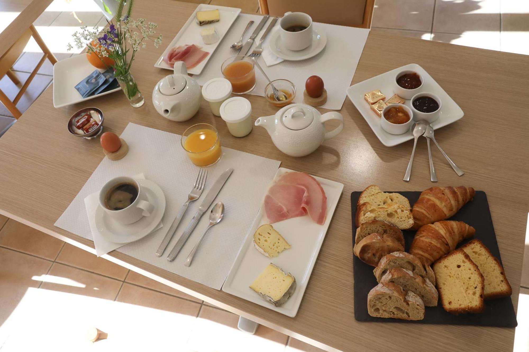 Logis Hotel Spa Restaurant Le Provence Lanarce エクステリア 写真