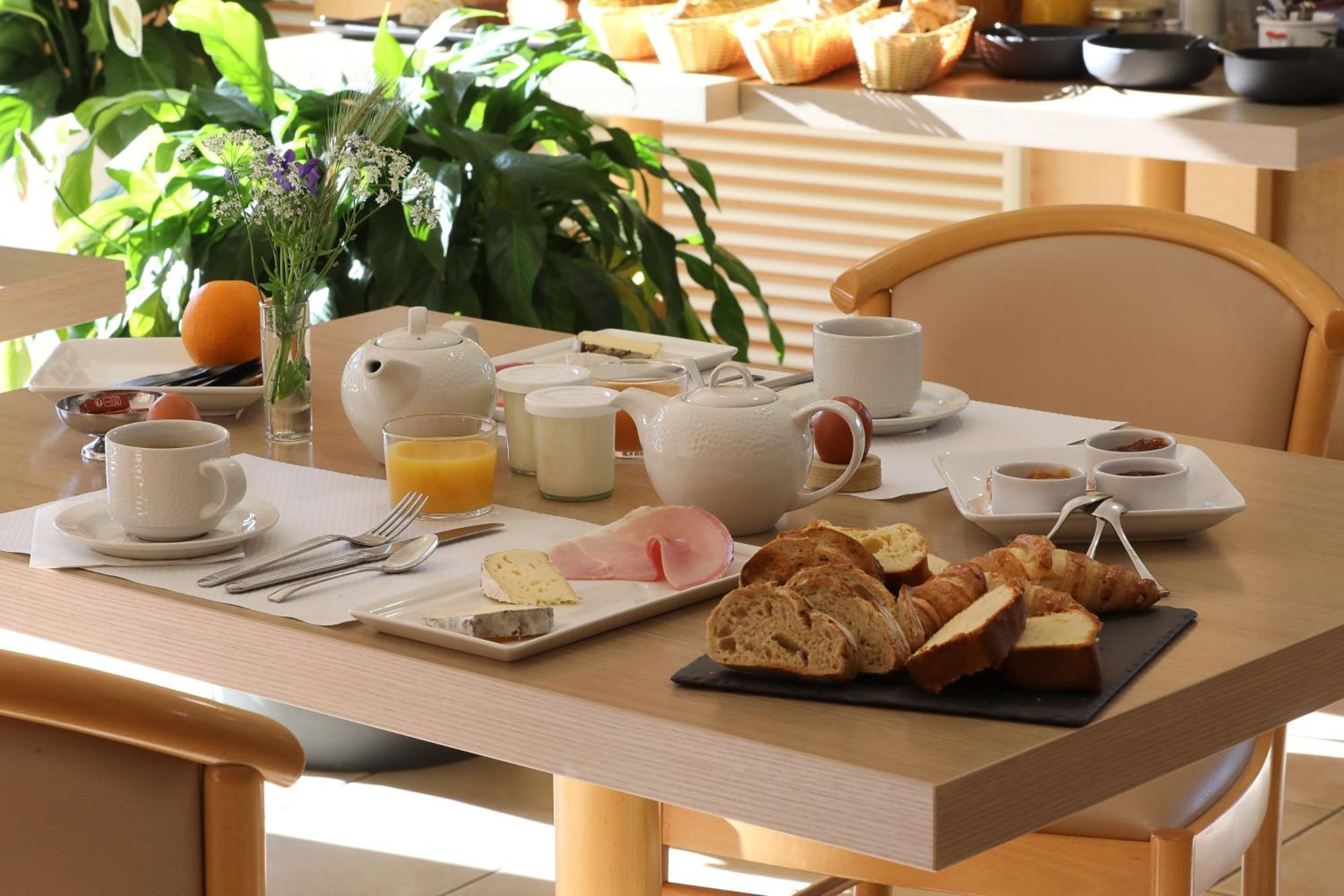 Logis Hotel Spa Restaurant Le Provence Lanarce エクステリア 写真