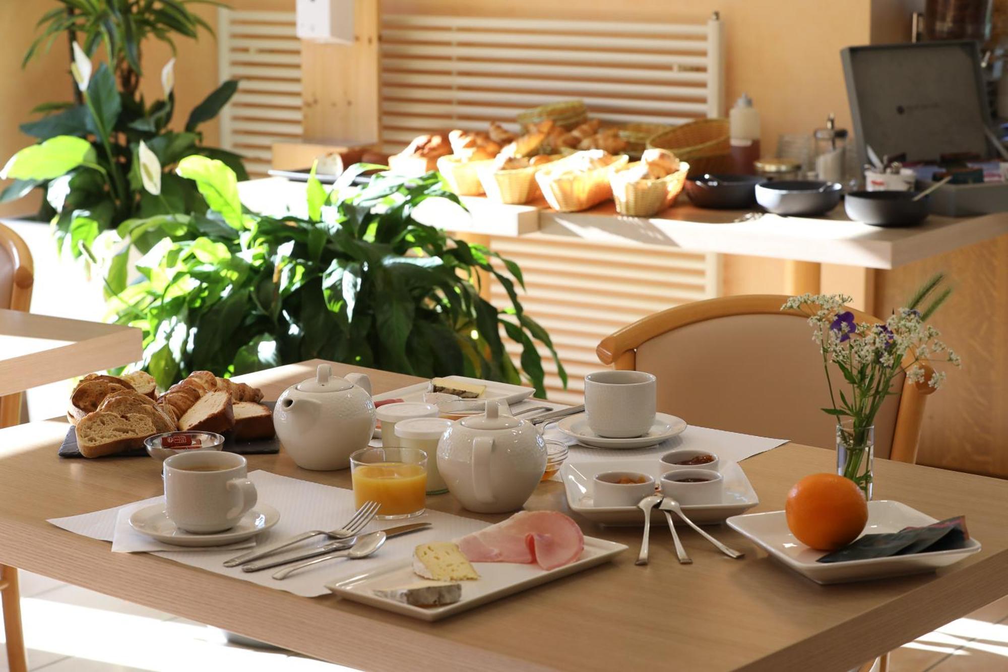 Logis Hotel Spa Restaurant Le Provence Lanarce エクステリア 写真