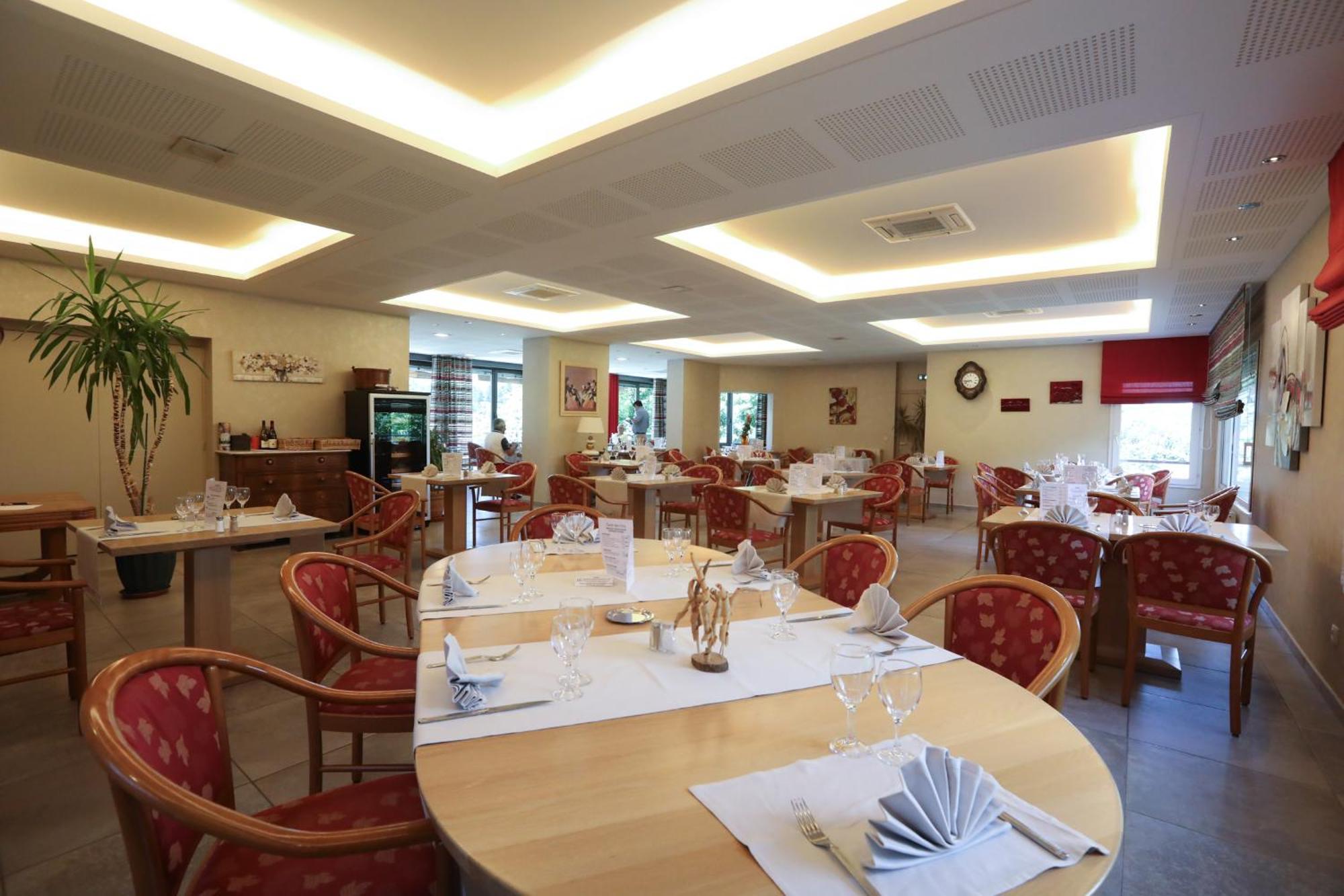 Logis Hotel Spa Restaurant Le Provence Lanarce エクステリア 写真