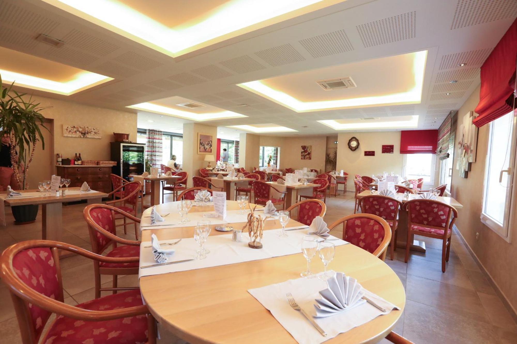 Logis Hotel Spa Restaurant Le Provence Lanarce エクステリア 写真