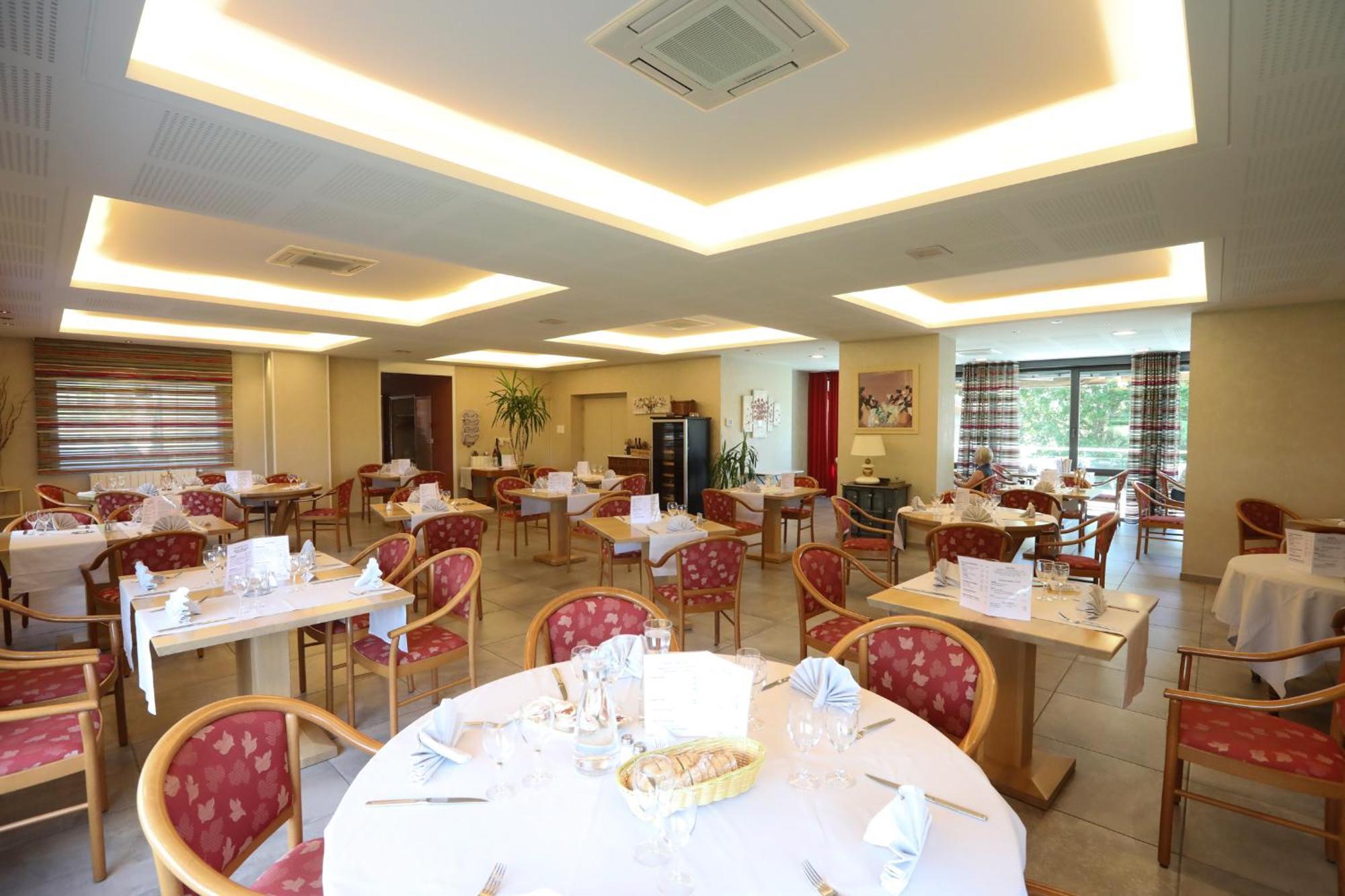 Logis Hotel Spa Restaurant Le Provence Lanarce エクステリア 写真
